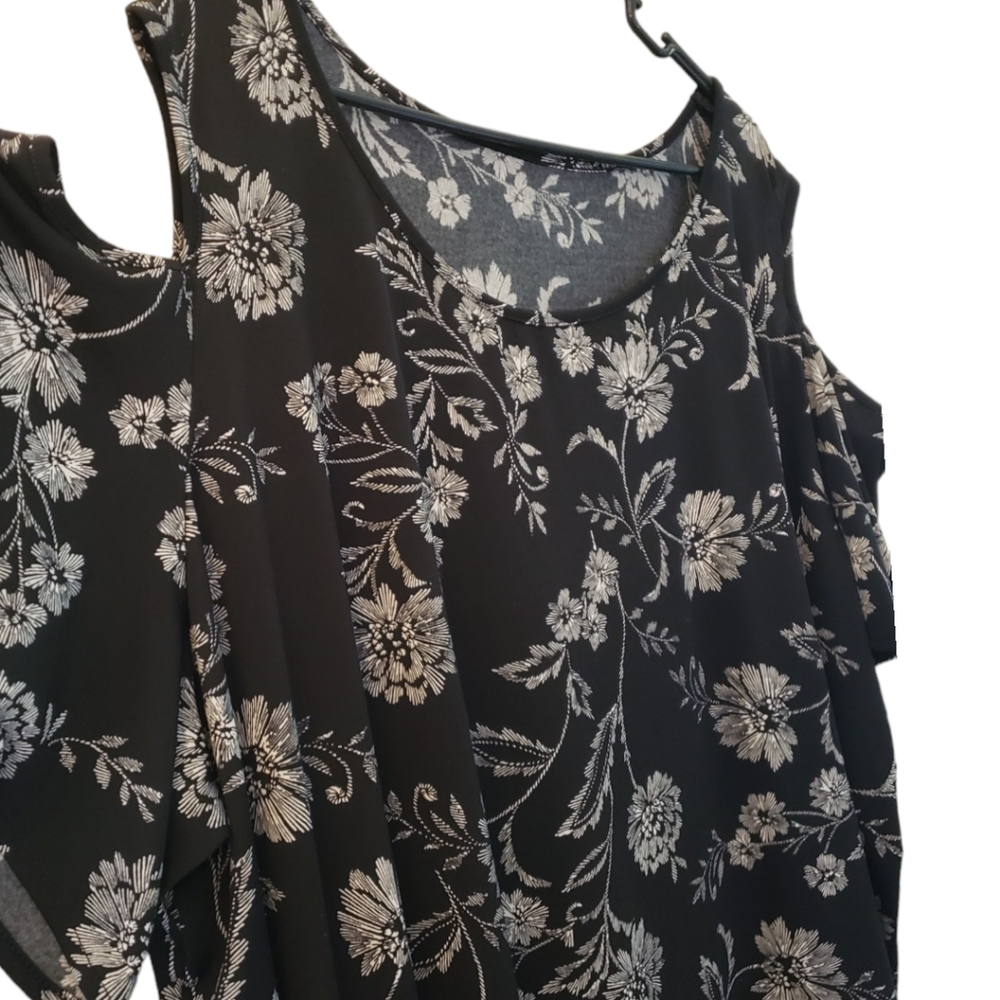 Floral cold shoulder short sleeve top